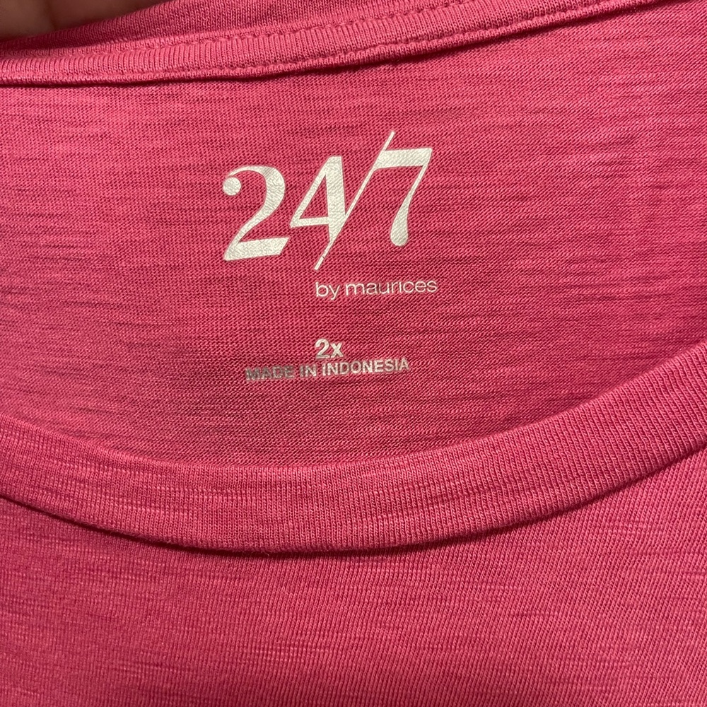 Women’s Top - Picture 2 of 2